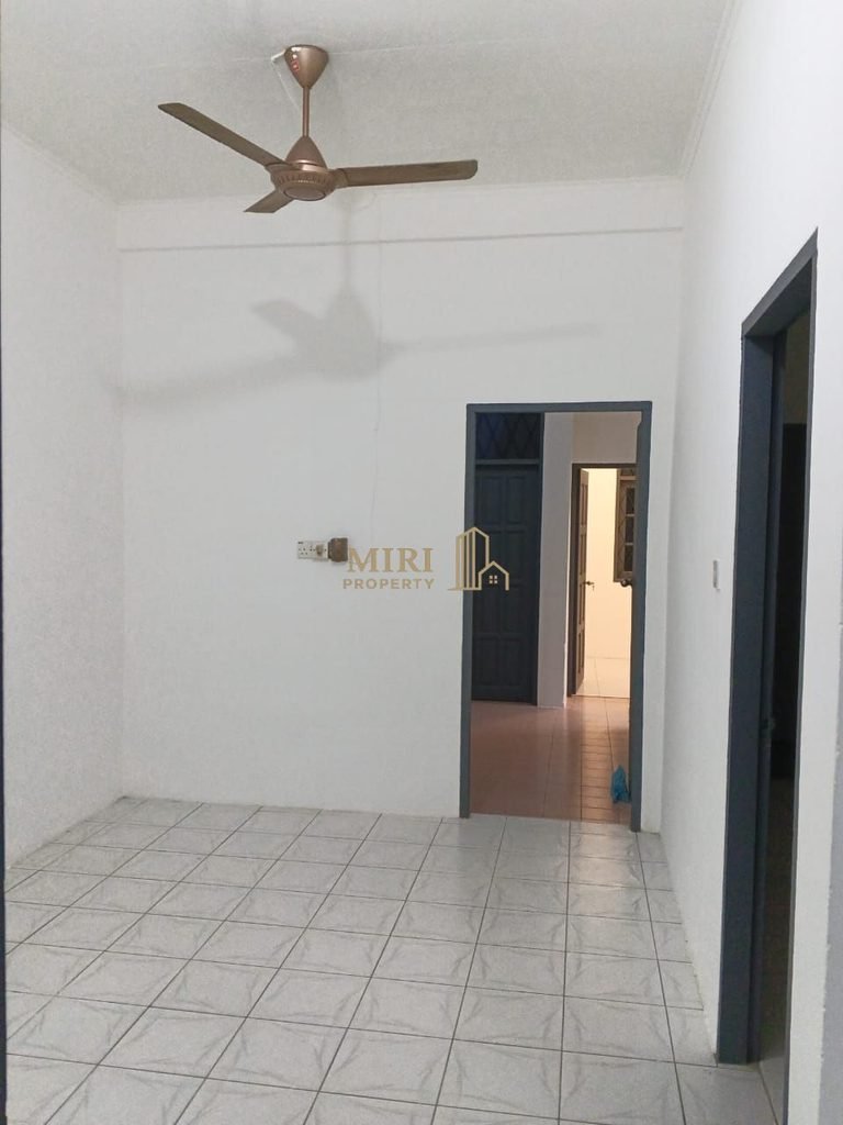 3 Bedrooms 2 Bathrooms 1 Storey Terrace House At Shang Garden Miri House For Rent 6 3 Bedrooms 2 Bathrooms 1 Storey Terrace House At Shang Garden Miri House For Rent 13 768x1024 1