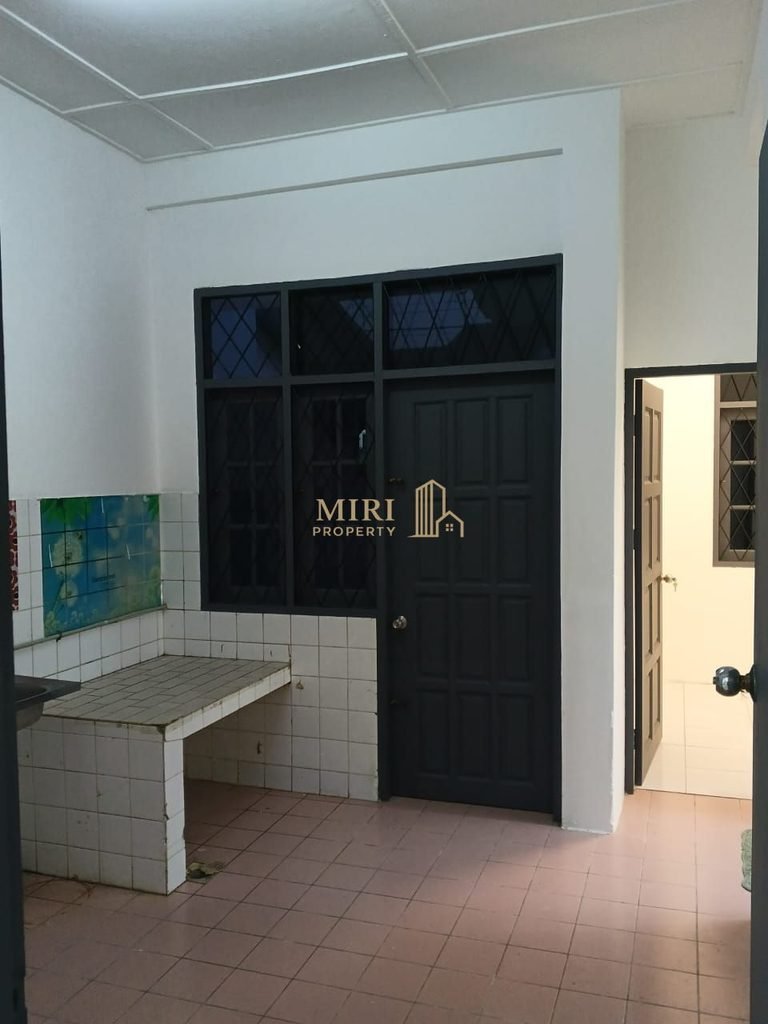 3 Bedrooms 2 Bathrooms 1 Storey Terrace House At Shang Garden Miri House For Rent 7 3 Bedrooms 2 Bathrooms 1 Storey Terrace House At Shang Garden Miri House For Rent 14 768x1024 1