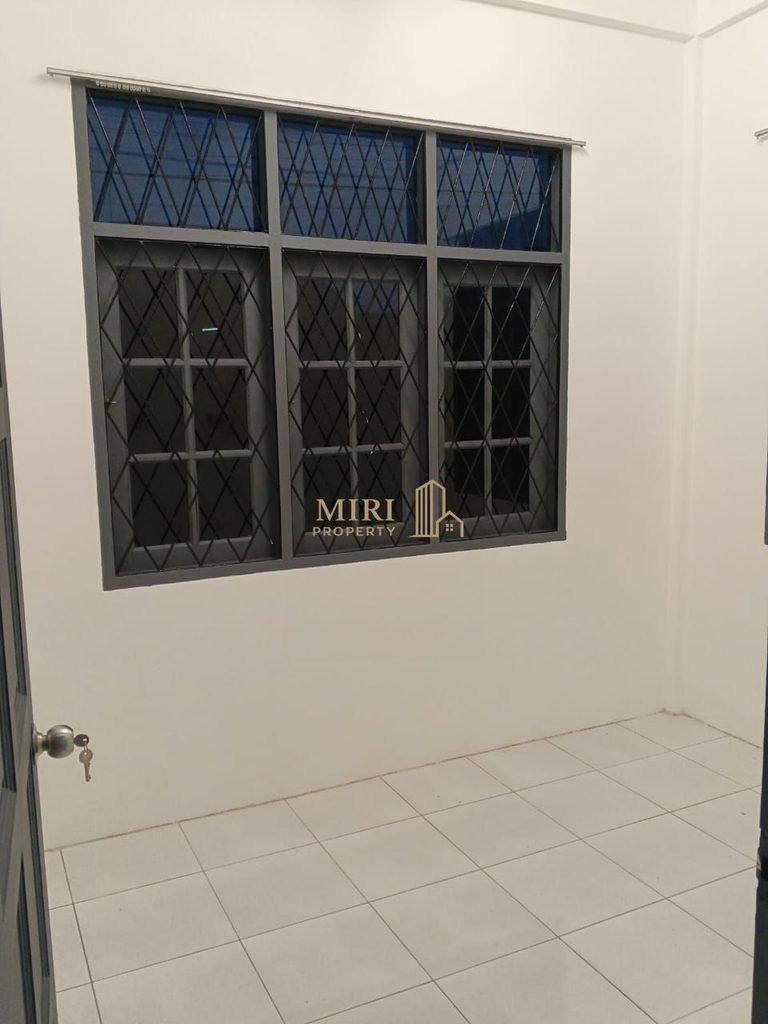 3 Bedrooms 2 Bathrooms 1 Storey Terrace House At Shang Garden Miri House For Rent 8 3 Bedrooms 2 Bathrooms 1 Storey Terrace House At Shang Garden Miri House For Rent 15 768x1024 1