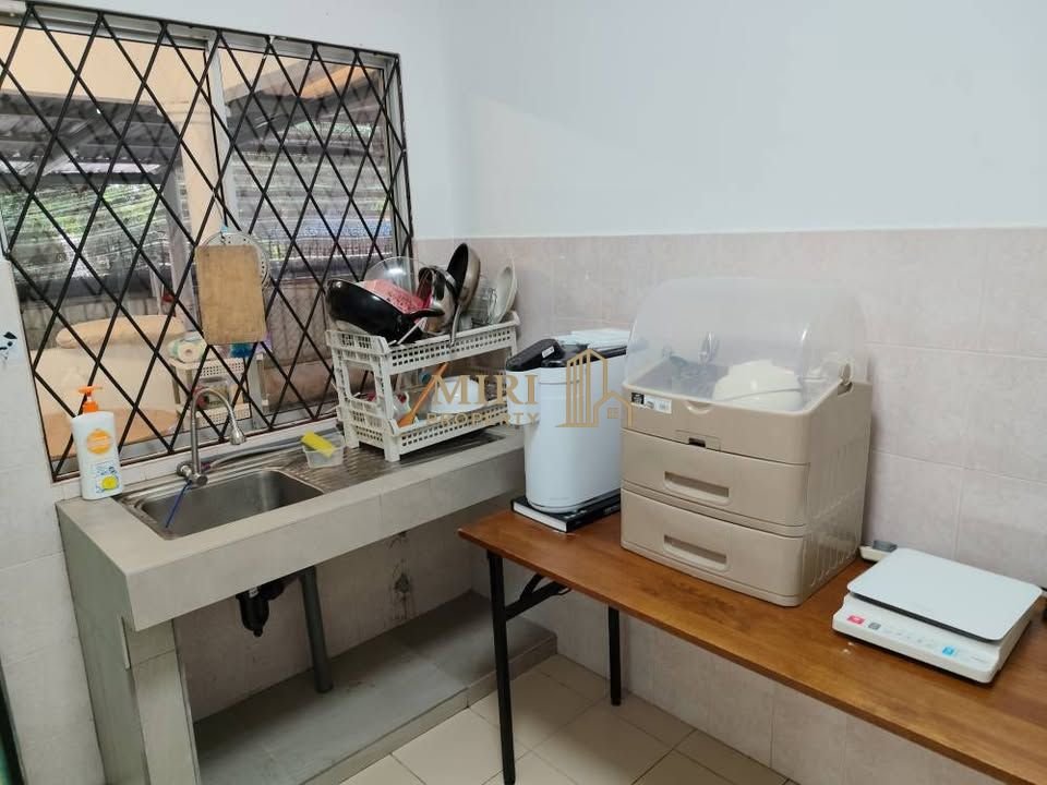 3 Bedrooms 2 Bathrooms 1 Storey Terrace House For Rent At Lorong Desa Senadin 2C Senadin Miri House For Rent 2
