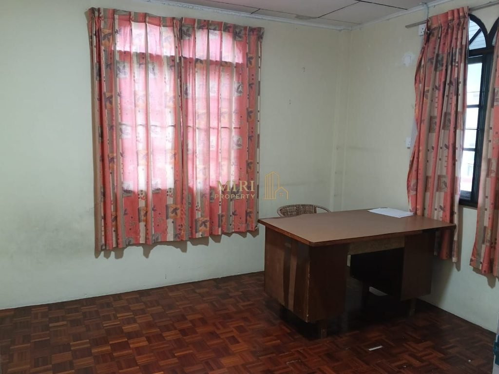 6 Bedrooms 2 Bathrooms 2 Storey Detached House For Rent At Jalan Dato Permaisuri Piasau Miri For Rent 10