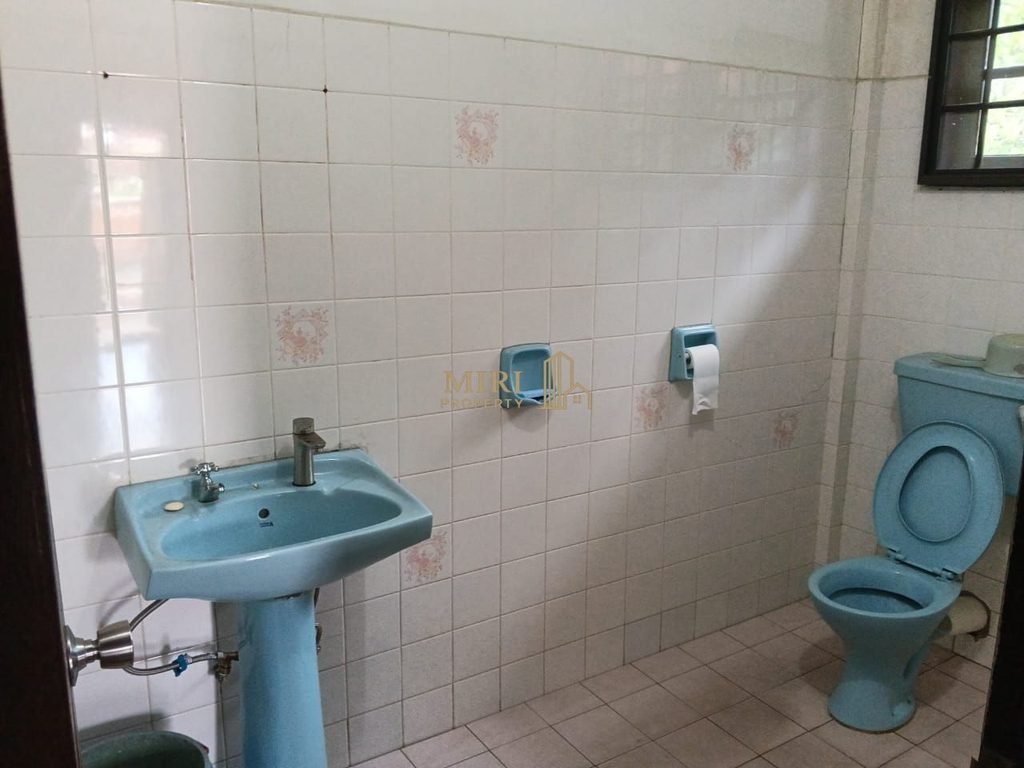 6 Bedrooms 2 Bathrooms 2 Storey Detached House For Rent At Jalan Dato Permaisuri Piasau Miri For Rent 11