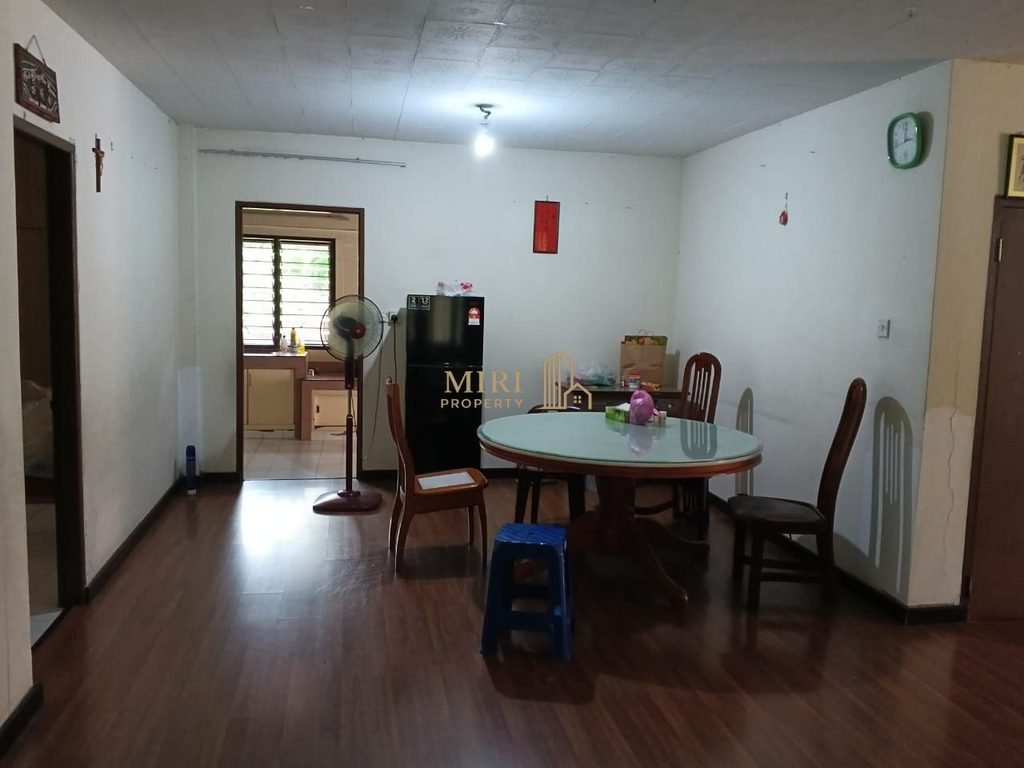 6 Bedrooms 2 Bathrooms 2 Storey Detached House For Rent At Jalan Dato Permaisuri Piasau Miri For Rent 4
