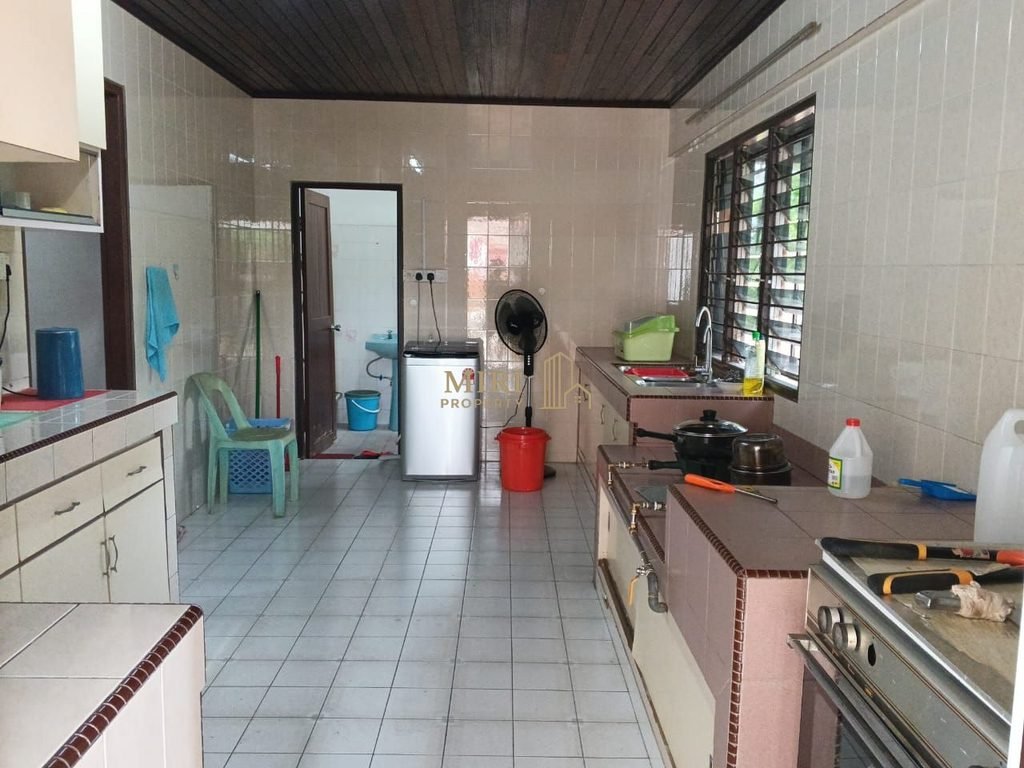6 Bedrooms 2 Bathrooms 2 Storey Detached House For Rent At Jalan Dato Permaisuri Piasau Miri For Rent 5