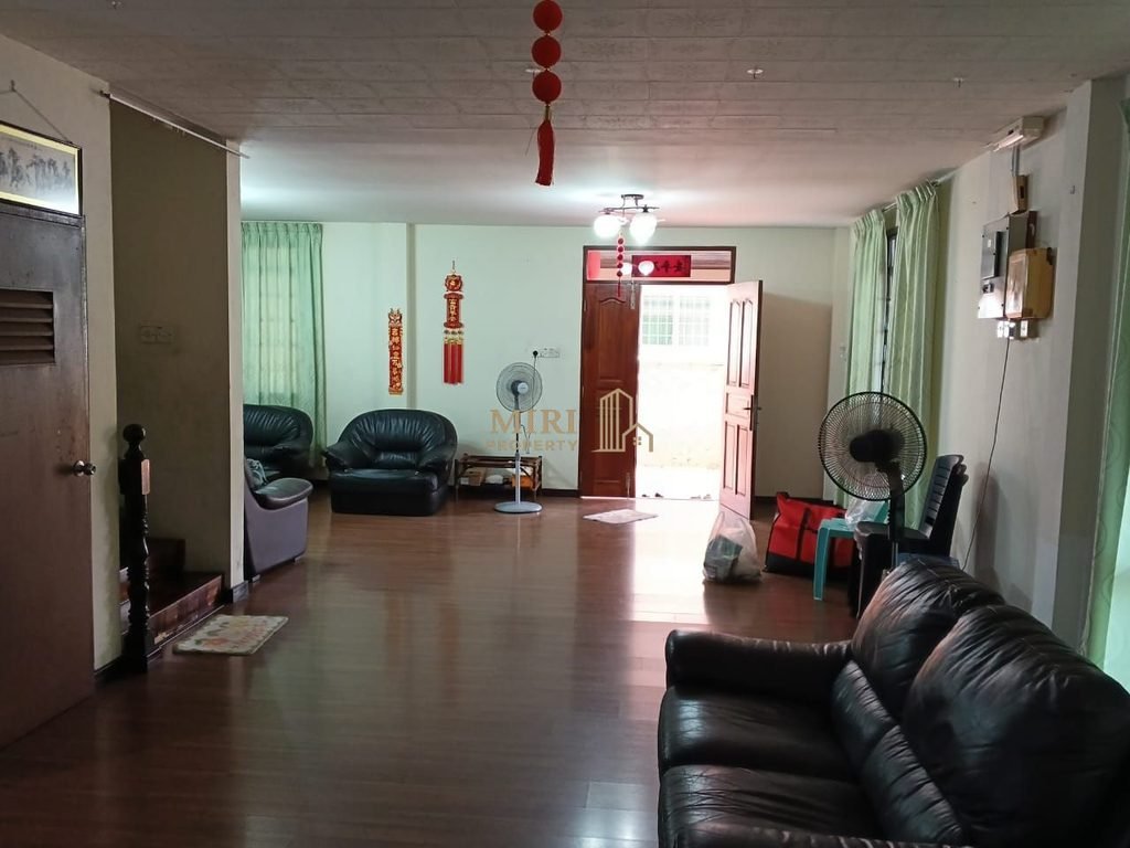 6 Bedrooms 2 Bathrooms 2 Storey Detached House For Rent At Jalan Dato Permaisuri Piasau Miri For Rent 6