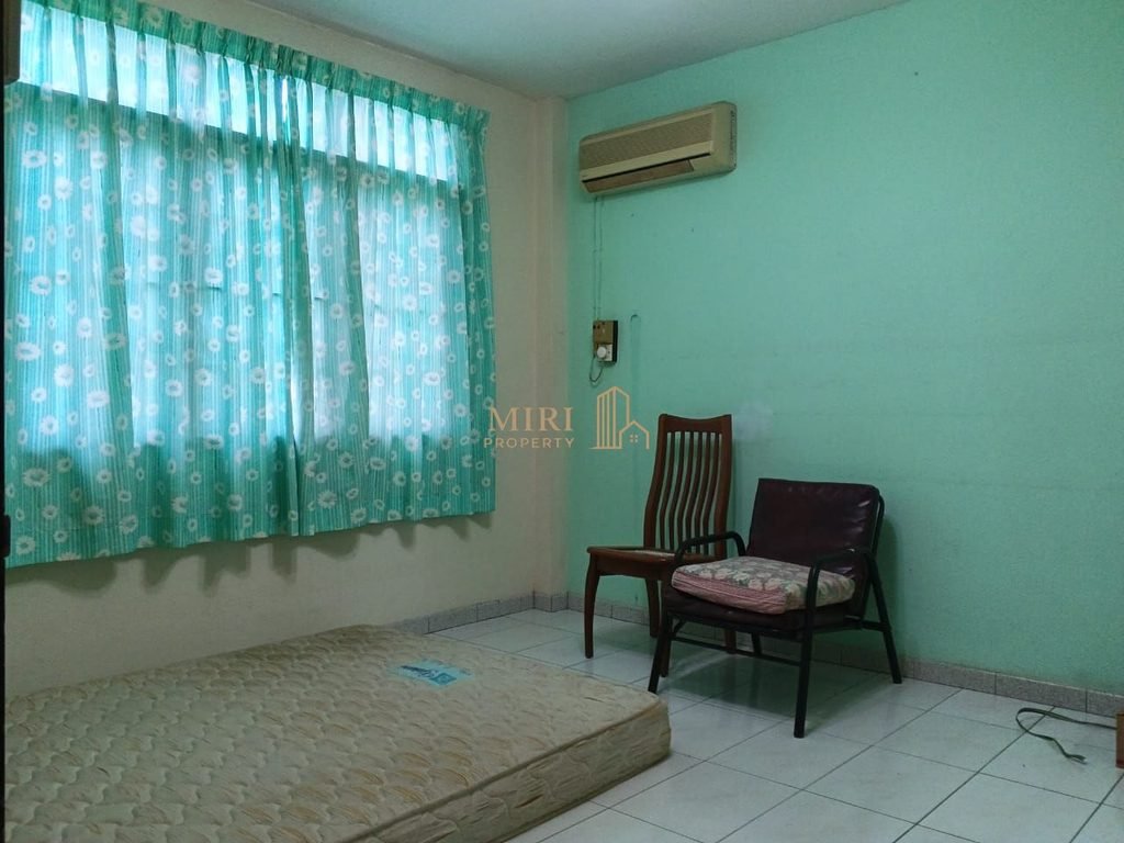6 Bedrooms 2 Bathrooms 2 Storey Detached House For Rent At Jalan Dato Permaisuri Piasau Miri For Rent 9