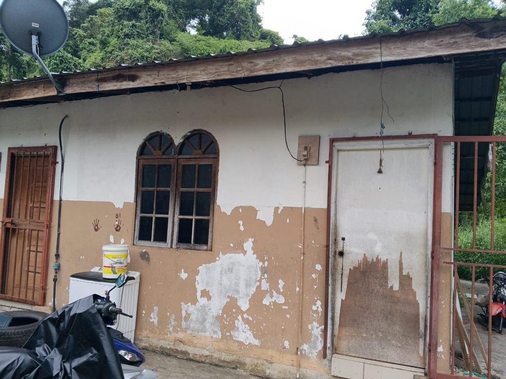 2 Bedrooms 1 Bathrooms 1 Storey Semi Rural Kampung House For Rent At Jalan Padang Kerbau Miri House For Rent 1
