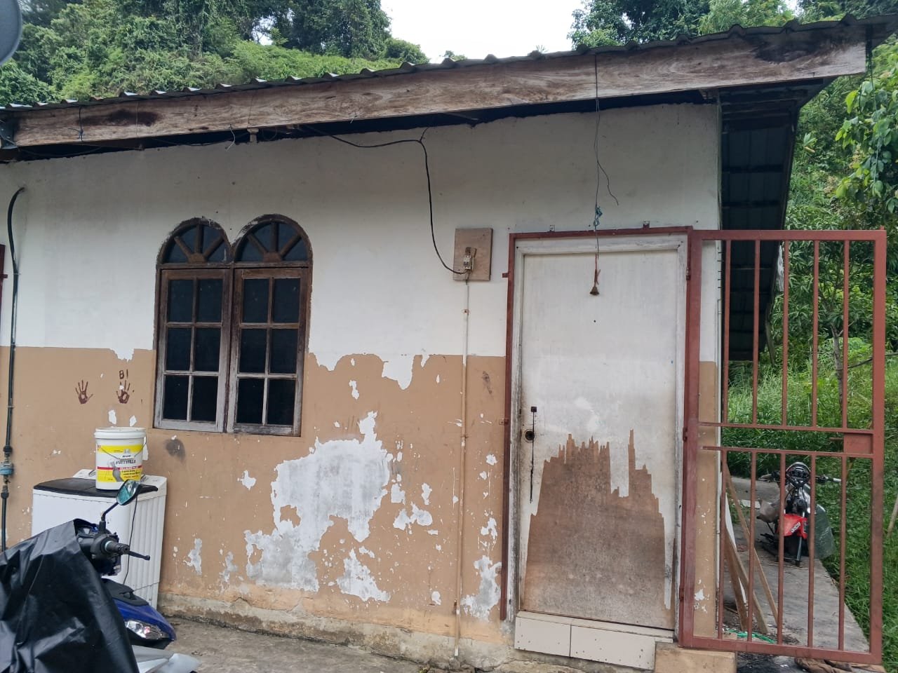 2 Bedrooms 1 Bathrooms 1 Storey Semi-Rural Kampung House For Rent At Jalan Padang Kerbau Miri House For Rent 2