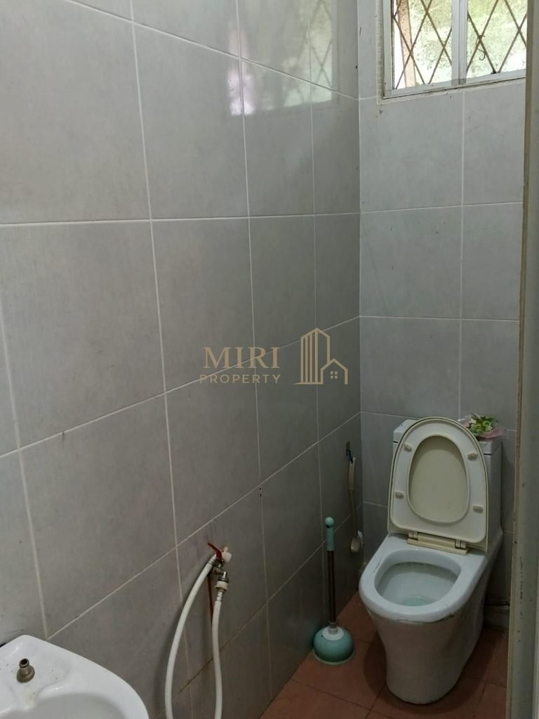 3 Bedroom 1 Bathrooms Single Storey Terrace House For Rent At Jalan Cahaya Lopeng Miri For Rent 18 768x1024 1