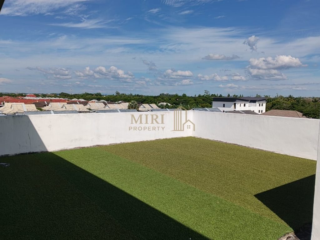 3 Bedrooms 3 Bathrooms 3 Storey Town House Upper Unit For Sale At Curtin Water Senadin Miri House For Sale 15