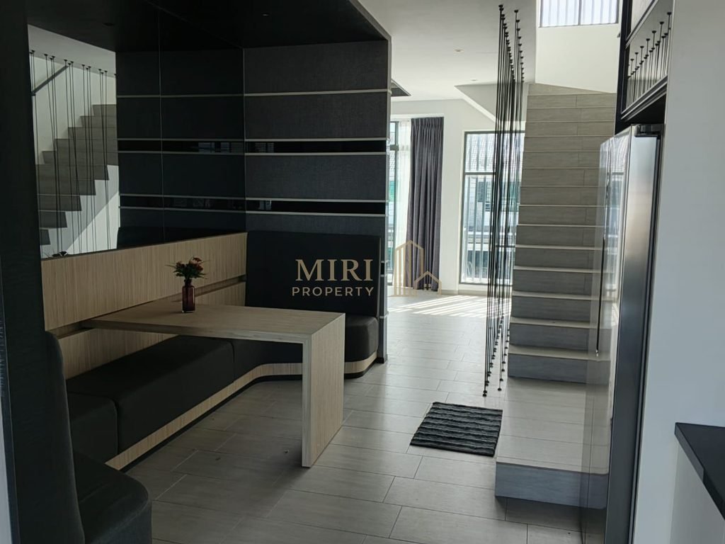 3 Bedrooms 3 Bathrooms 3 Storey Town House Upper Unit For Sale At Curtin Water Senadin Miri House For Sale 6