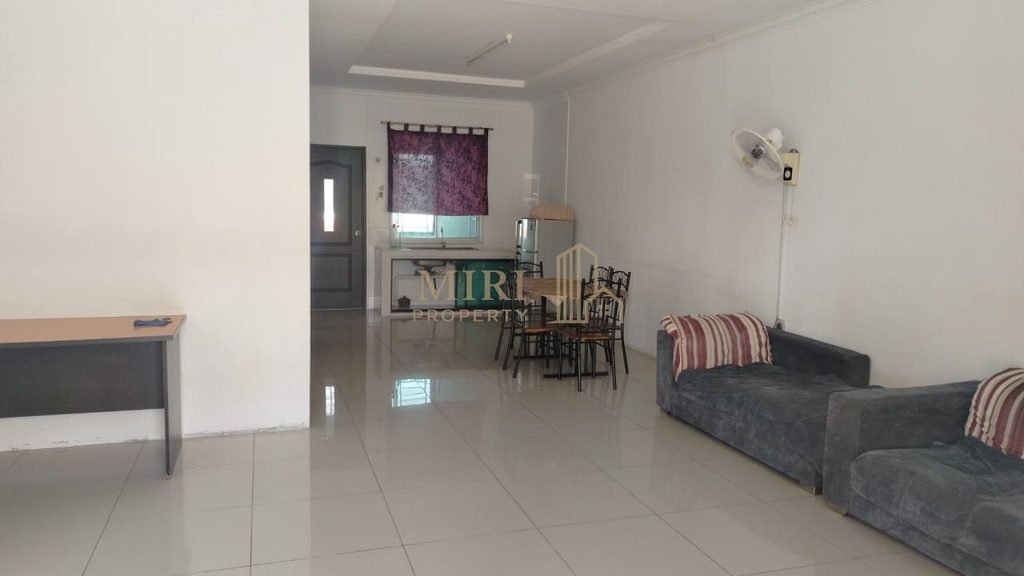 4 Bedrooms 3 Bathrooms 2 Storey Terrace House For Rent At Senadin Miri House For Rent 3