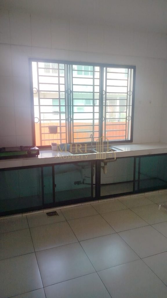 4 Bedrooms 3 Bathrooms 2 Storey Terrace House For Rent At Senadin Miri House For Rent 4