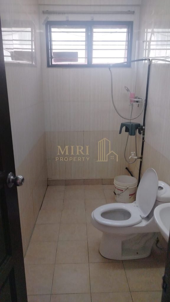 4 Bedrooms 3 Bathrooms 2 Storey Terrace House For Rent At Senadin Miri House For Rent 9