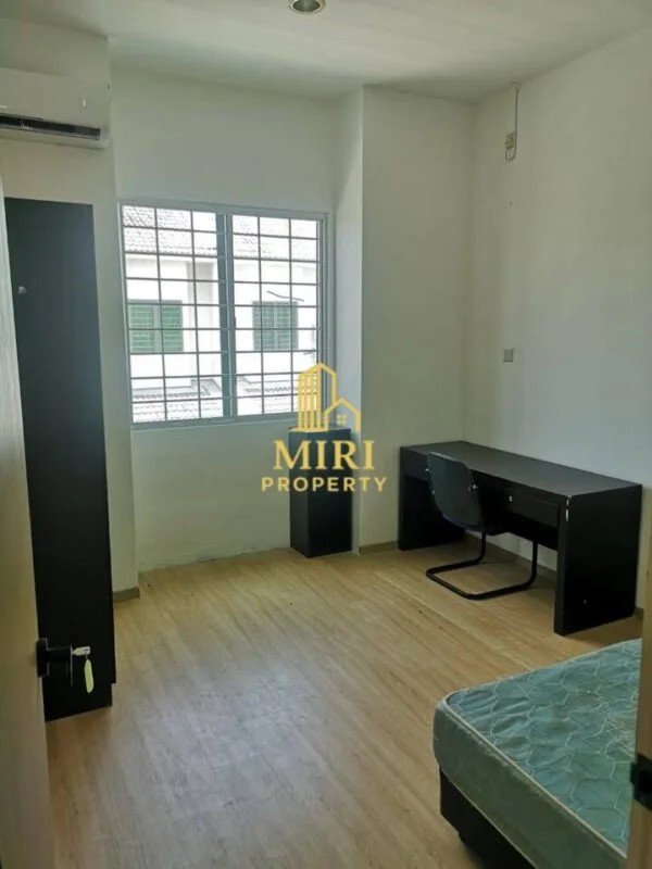 5 Bedrooms 3 Bathrooms 2 Storey Terrace House For Rent At Curtin Water Senadin Miri House For Rent 6 4