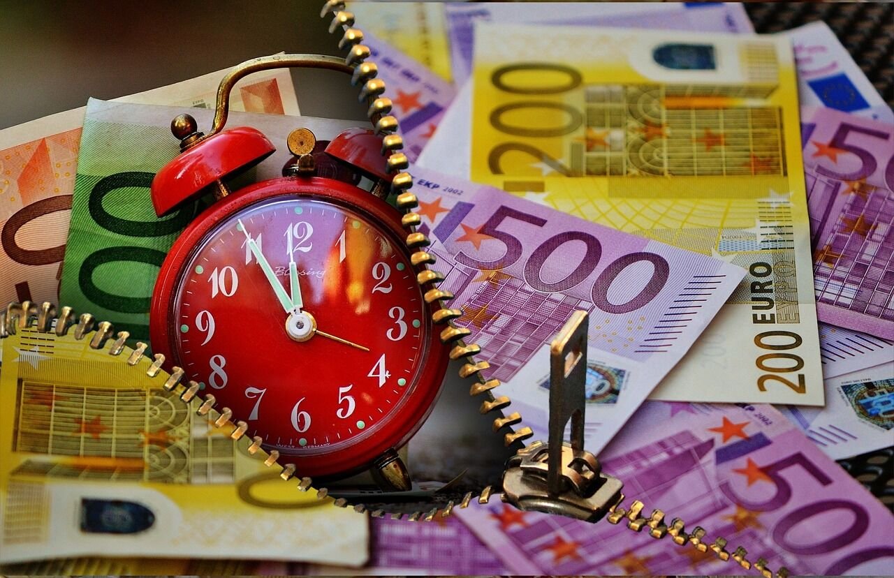 How Malaysians Can Build an Emergency Fund on a Moderate Monthly Income 1 How Malaysians Can Build an Emergency Fund on a Moderate Monthly Income